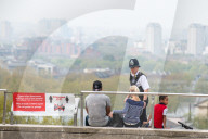 FEATURE - Lockdown im Greenwich Park: Nur wenige Besucher geniessen die Blütenpracht