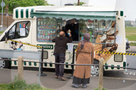 FEATURE - Lockdown im Greenwich Park: Nur wenige Besucher geniessen die Blütenpracht
