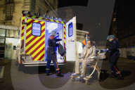 NEWS - Coronavirus: SAMU in Paris im nächtlichen Einsatz
