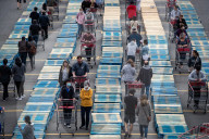 NEWS - Coronavirus: Holzpaletten sorgen für Social Distancing beim Shoppen in Kanada