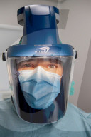 NEWS - Coronavirus: Zahnarzt in Schutzausrüstung bei der Arbeit in Holland