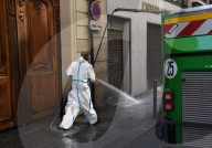 NEWS - Coronavirus: Strassenreinigung in Paris