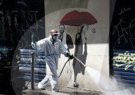 NEWS - Coronavirus: Strassenreinigung in Paris