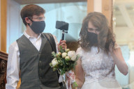 NEWS - Coronavirus: Hochzeit via Live-Stream in Moskau
