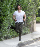 EXKLUSIV -  Gwyneth Paltrows Ehemann Brad Falchuk hält sich mit Nachmittagsjogging fit