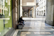 NEWS - Coronavirus: Obdachlose in der verlassenen Stadt Mailand
