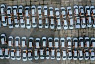 NEWS - Coronavirus: Taxis auf Parkplätzen in Moskau