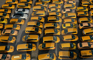 NEWS - Coronavirus: Taxis auf Parkplätzen in Moskau