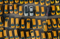 NEWS - Coronavirus: Taxis auf Parkplätzen in Moskau