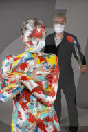 FEATURE -  Distance Bodyart
