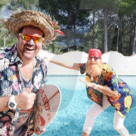 FEATURE -  Humor unter Quarantäne: Britisches Paar im spanischen Lockdown verbringt jeden Tag in einem anderen Kostüm