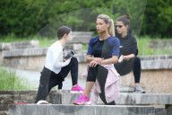 PEOPLE - Michelle Hunziker mit Tochter Aurora und Freundin Sara Daniele unterwegs in Bergamo