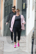 PEOPLE - Michelle Hunziker mit Tochter Aurora und Freundin Sara Daniele unterwegs in Bergamo