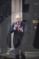 NEWS - Coronavirus: Premierminister Boris Johnson klatscht für den NHS