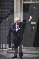 NEWS - Coronavirus: Premierminister Boris Johnson klatscht für den NHS
