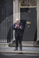 NEWS - Coronavirus: Premierminister Boris Johnson klatscht für den NHS