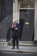 NEWS - Coronavirus: Premierminister Boris Johnson klatscht für den NHS