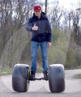 FEATURE - Hoverboard erhält F1-RennfelgeN