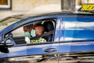 NEWS - Coronavirus:  Fahrschule bietet jetzt wieder Fahrstunden mit Mundmasken an in Rotterdam
