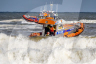 NEWS - Zwei Surfer getötet, drei vermisst in Scheveningen, Holland