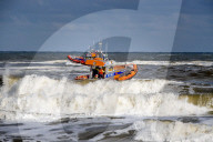 NEWS - Zwei Surfer getötet, drei vermisst in Scheveningen, Holland