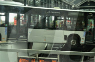 NEWS - Gelenkbus fährt ungebremst in Busbahnhofseingang in Bergedorf