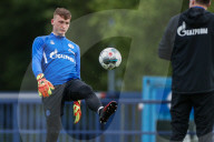 SPORT -  Bundesliga: FC Schalke 04 trainiert wieder