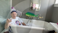PEOPLE - Ghostbusters-Star Bill Murray beim TV-Interview aus seiner Badewanne