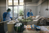 In the red zone in Sotiria hospital, Athens – a photo essay. Despite the fact that Greece’s hospitals have in recent years born the brunt of austerity measures, the country’s response to the Covid-19 pandemic has been heralded by some as an example t