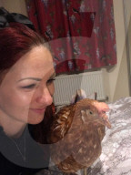 FEATURE -   Verücktes Huhn: Kristine Jones rettet Geflügel vor dem Schlachthaus
