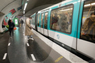 NEWS - Coronavirus: Pendleralltag in Paris