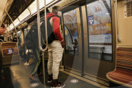 NEWS - Coronavirus: Pendleralltag in Paris