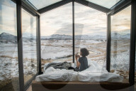 FEATURE - Grandios wohnen unter Sternen in abgelegenen Glashütten in Island 