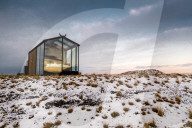 FEATURE - Grandios wohnen unter Sternen in abgelegenen Glashütten in Island 