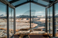FEATURE - Grandios wohnen unter Sternen in abgelegenen Glashütten in Island 
