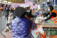 NEWS - Coronavirus:  Verteilung von Nahrungsmitteln in Genf