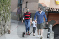 PEOPLE - Michelle Hunziker mit Tomaso Trussardi und den Töchtern Sole und Celeste beim Gassi gehen