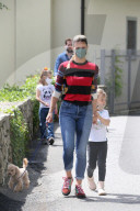 PEOPLE - Michelle Hunziker mit Tomaso Trussardi und den Töchtern Sole und Celeste beim Gassi gehen