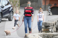 PEOPLE - Michelle Hunziker mit Tomaso Trussardi und den Töchtern Sole und Celeste beim Gassi gehen
