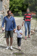 PEOPLE - Michelle Hunziker mit Tomaso Trussardi und den Töchtern Sole und Celeste beim Gassi gehen