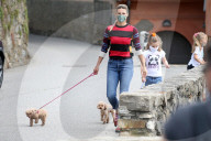 PEOPLE - Michelle Hunziker mit Tomaso Trussardi und den Töchtern Sole und Celeste beim Gassi gehen