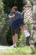 PEOPLE - Michelle Hunziker mit Tomaso Trussardi und den Töchtern Sole und Celeste beim Gassi gehen