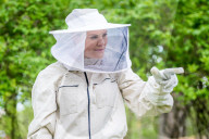 ROYALS - Kronprinzessin Victoria von Schweden besucht mit ihren Kindern ihre Bienenzucht