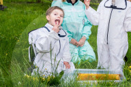 ROYALS - Kronprinzessin Victoria von Schweden besucht mit ihren Kindern ihre Bienenzucht