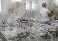 FEATURE - Leihmutter-Babys warten in der Ukraine auf ihre Eltern
