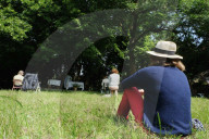 NEWS - Coronavirus: Messe an Auffahrt im Freien in Saint Martin, Frankreich