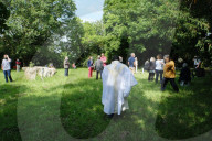 NEWS - Coronavirus: Messe an Auffahrt im Freien in Saint Martin, Frankreich