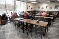 NEWS - Coronavirus: Abstandsregeln in Restaurants in Coral Springs, Florida