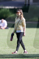 EXKLUSIV - Emilia Clarke spaziert in London