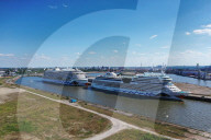 NEWS - Coronavirus: Die stillgelegten Kreuzfahrtschiffe AIDA Perla und AIDA Blu am Cruise Center Steinwerder im Hamburger Hafen